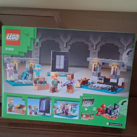 Lego Minecraft Set 21252 - Picture 2 of 2
